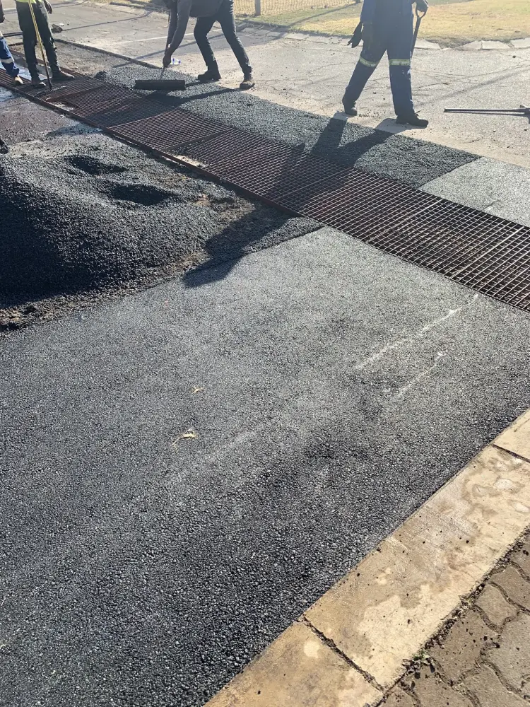 Tarworks crew and machines working through every stage of a surfacing job